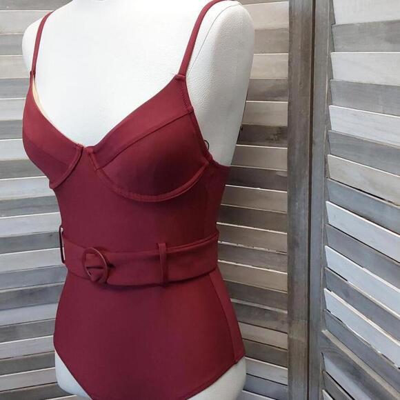 Underwire Belted One Piece Swimsuit | Shade & Shore | Small (4/6) - Picture 3 of 9